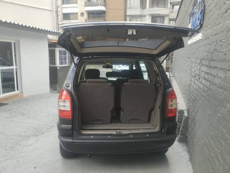 CHEVROLET - ZAFIRA - 2004/2005 - Preta - R$ 28.900,00